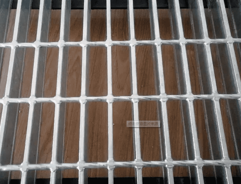 河北機器壓焊鋼格柵板規(guī)格特性適用于哪些環(huán)境？